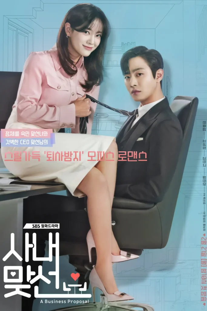 Protagonistas do dorama coreano Business Proposal em cena romântica no escritório, representando a comédia romântica sobre um encontro às cegas que vira romance entre funcionária e CEO.